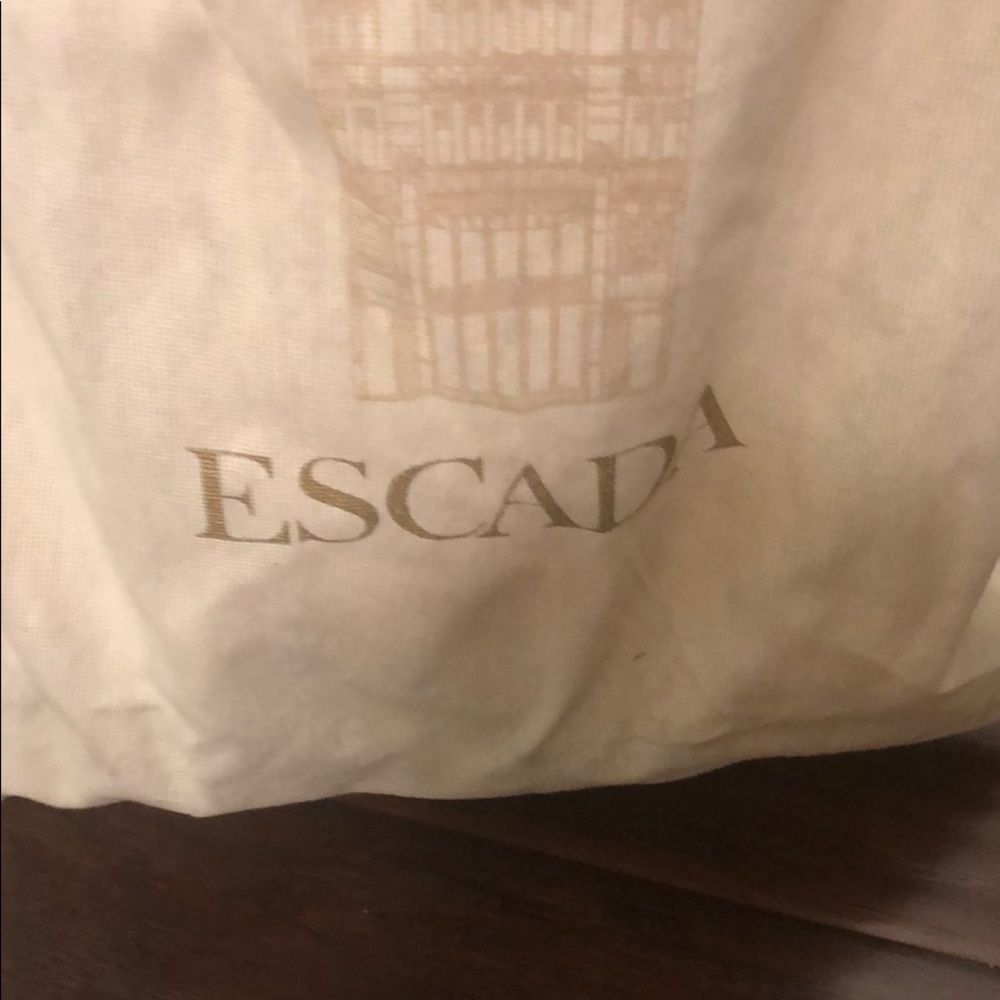ESCADA - Picture 3 of 8